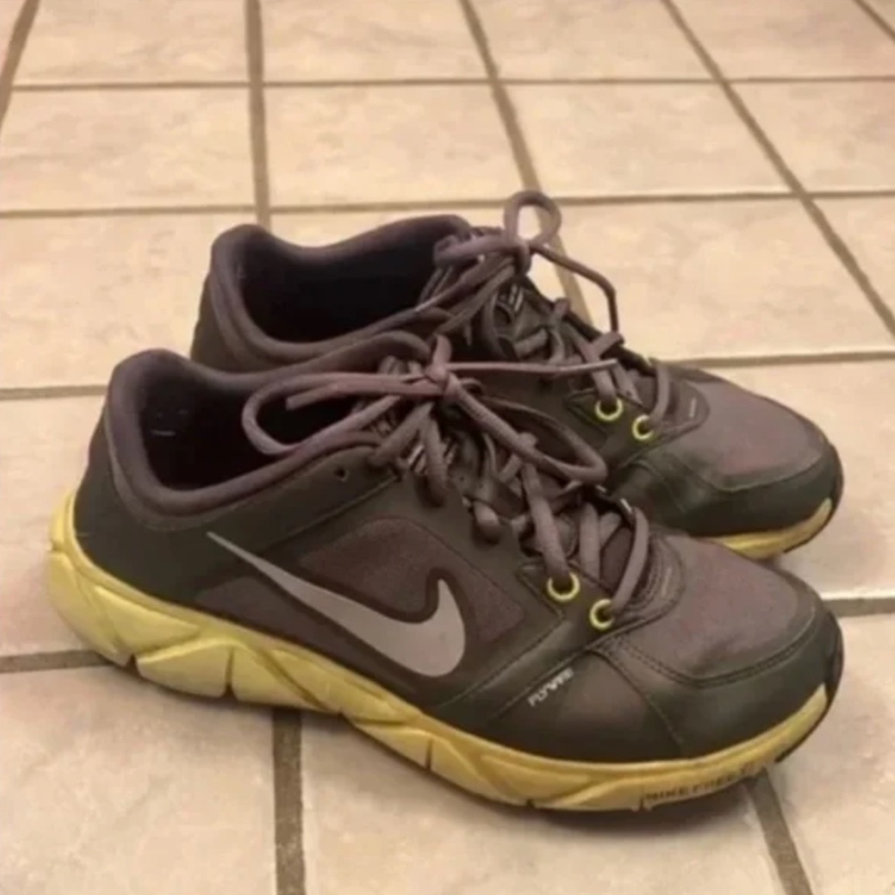 Nike Flywire Sneakers